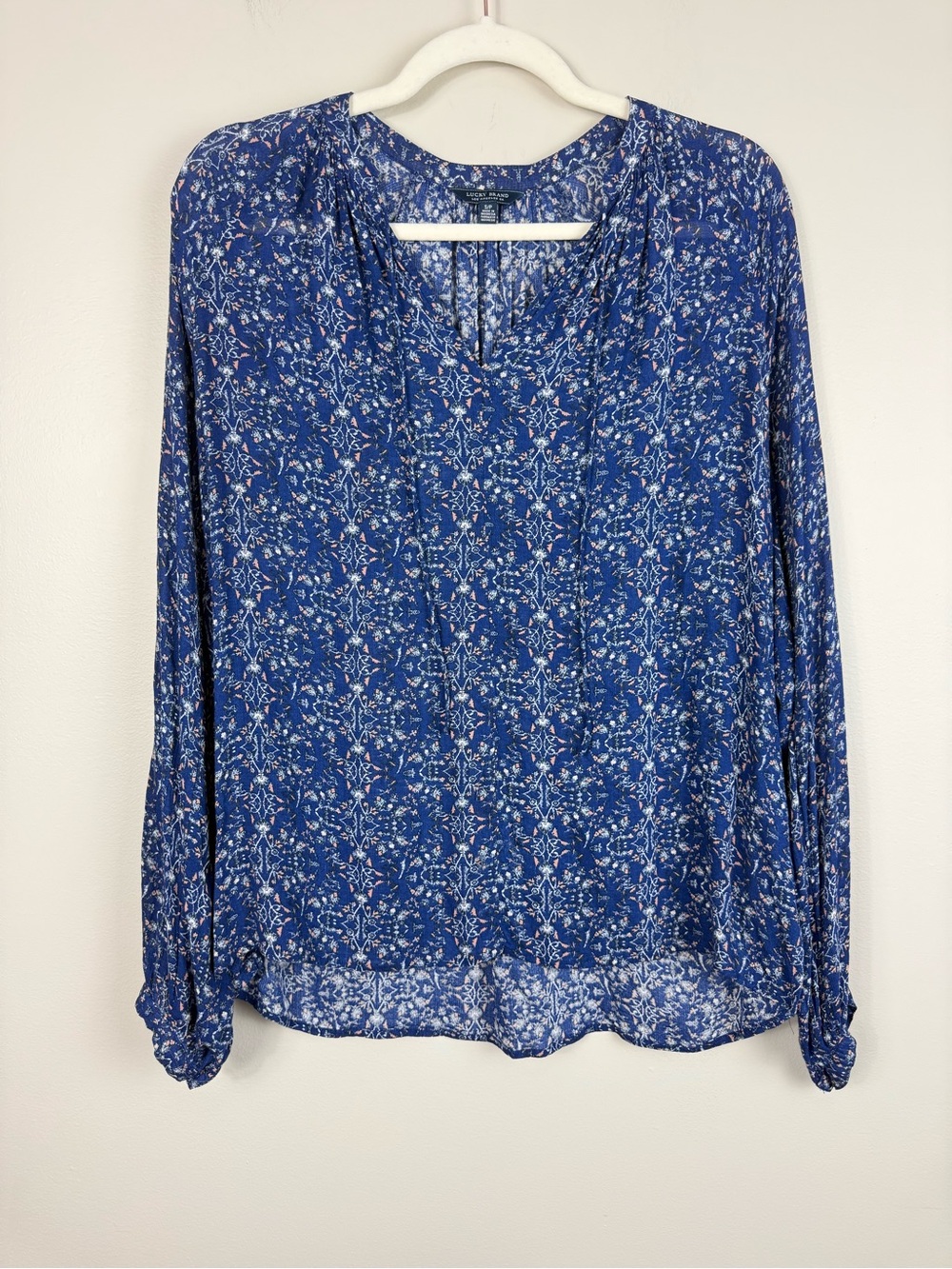 Lucky Brand Top Womens Small Blue Floral Cottage Coastal Shirt V-Neck